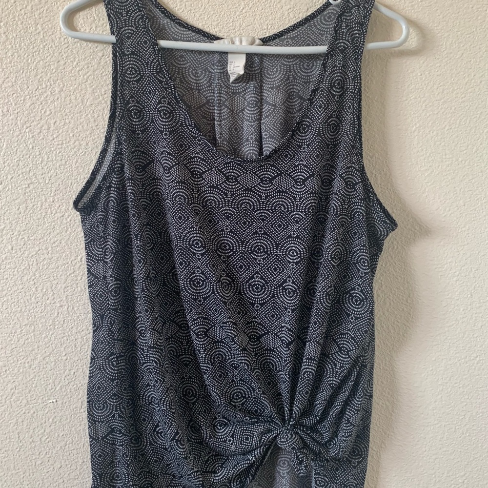 Tribal print knotted high low tank